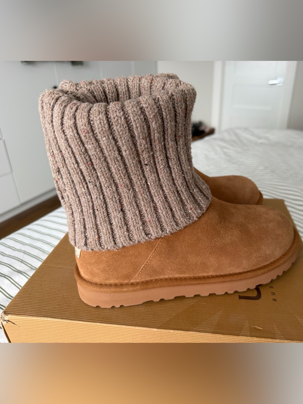 UGG Classic Short Knit Cuff Chestnut Suede Boots Women’s Size 8